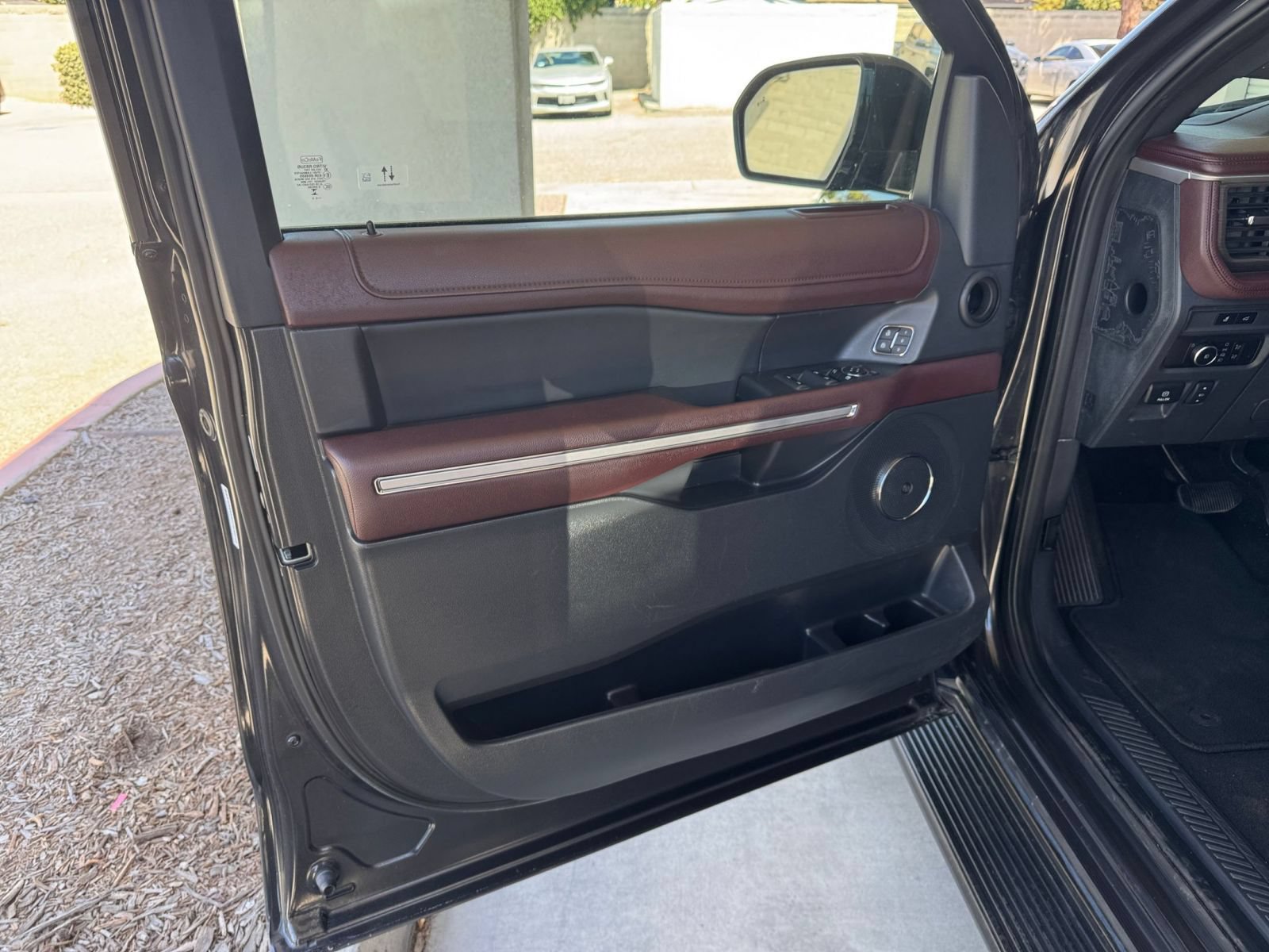 Used 2024 Ford Expedition Limited AWD/4WD image 18