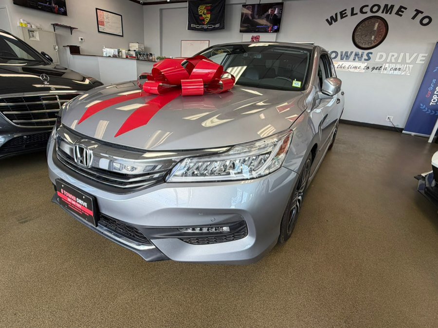 Used 2017 Honda Accord Touring image 5