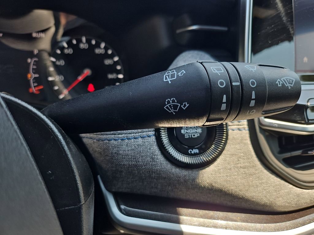 New 2025 Jeep Compass Latitude image 28