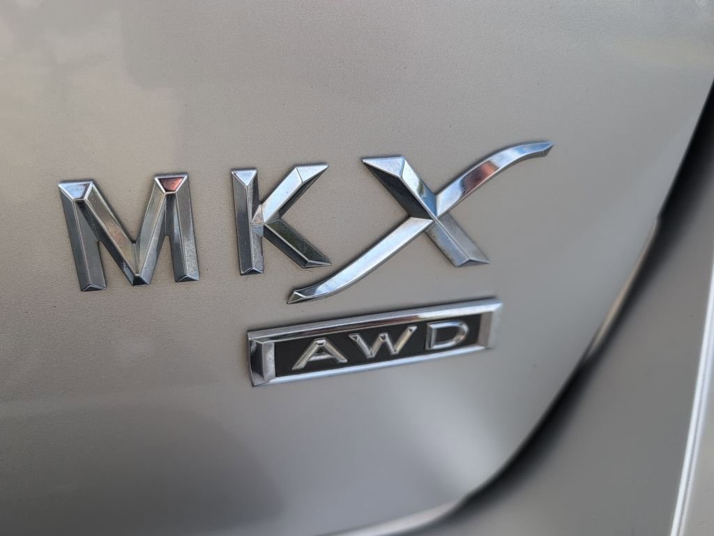Used 2012 Lincoln MKX AWD image 12