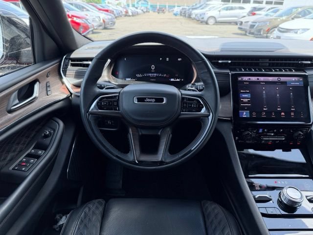 Used 2025 Jeep Grand Cherokee Summit AWD/4WD image 29