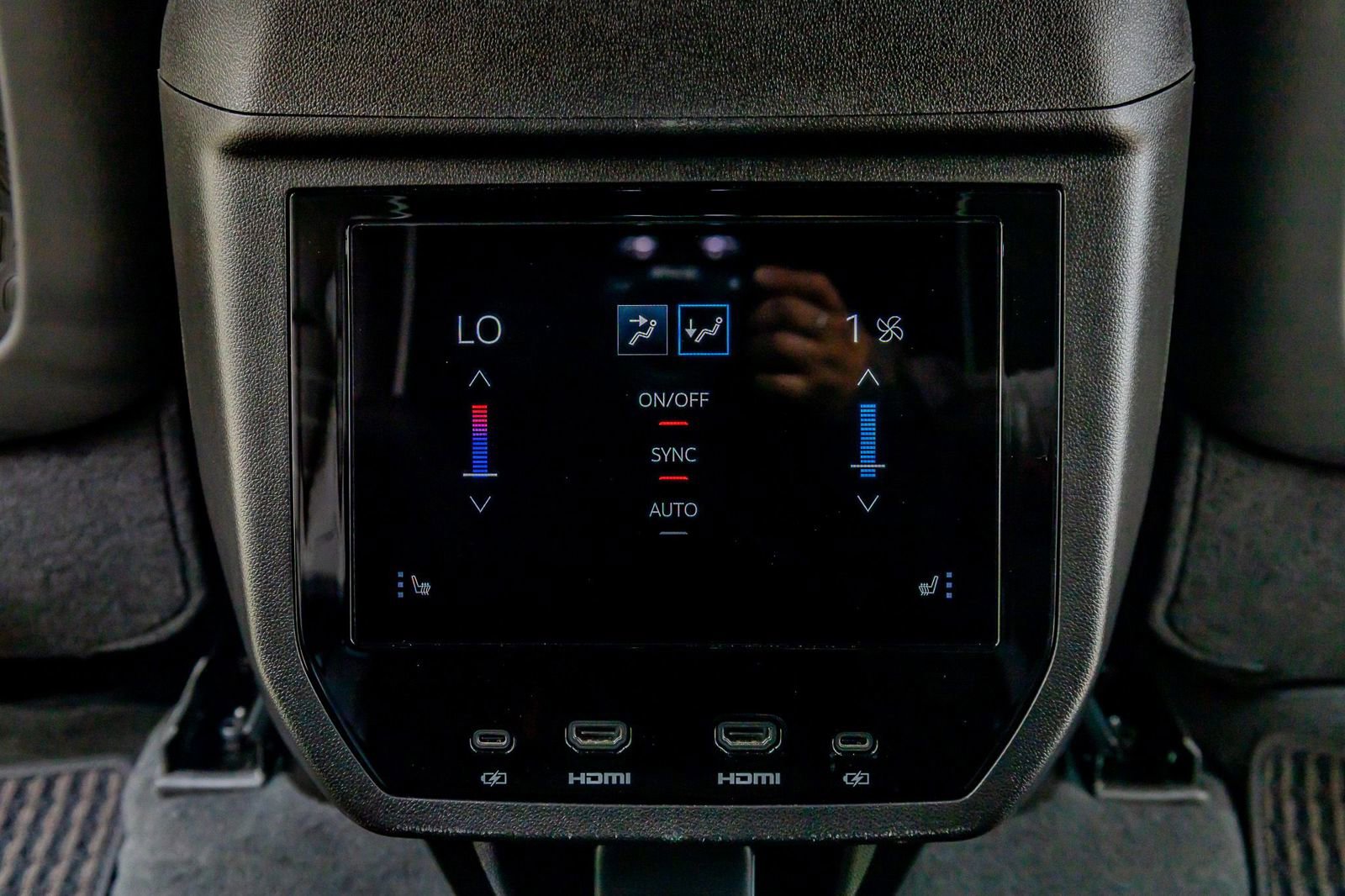 Used 2025 GMC Yukon Denali Ultimate image 34