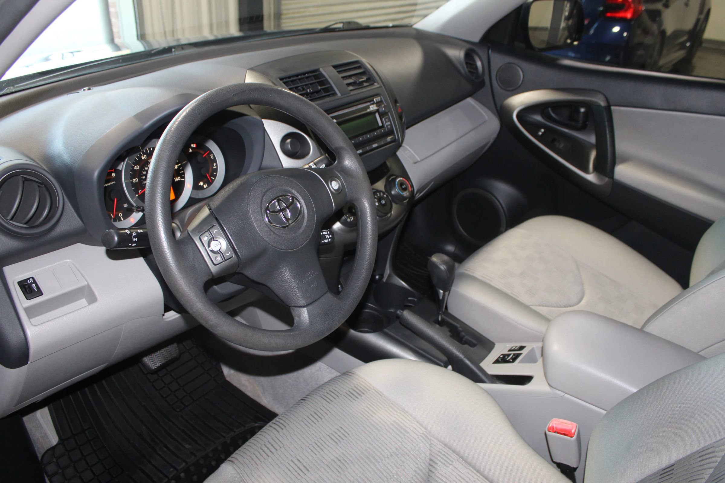 Used 2012 Toyota RAV4 FWD w/ Value Pkg image 6