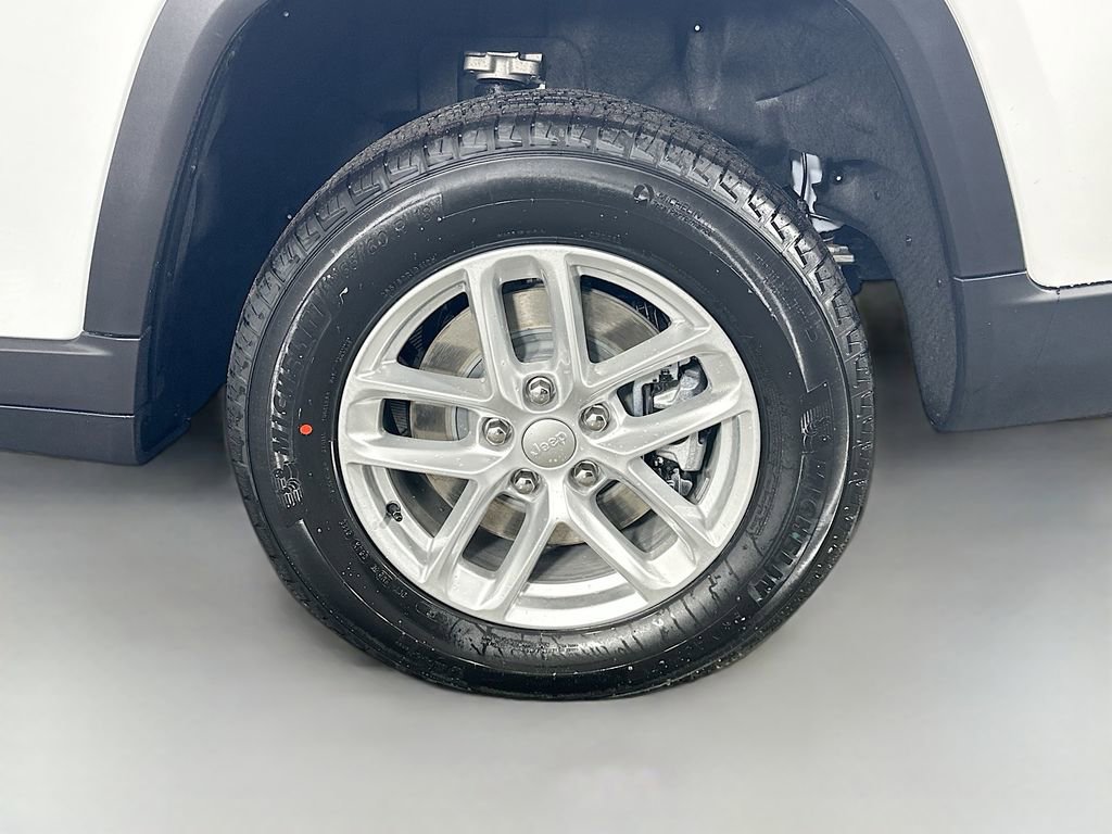 New 2026 Jeep Grand Cherokee L Laredo image 17