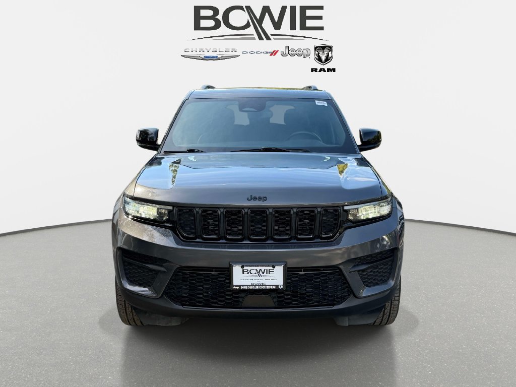 Used 2022 Jeep Grand Cherokee Altitude AWD/4WD image 6