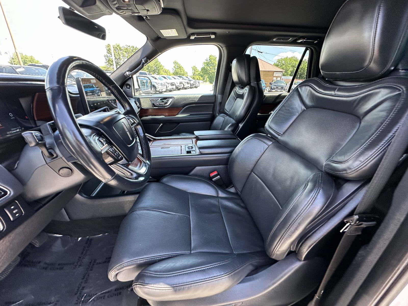 Used 2022 Lincoln Navigator Reserve w/ Monochromatic Package AWD/4WD image 18