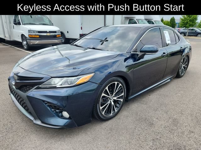 Used 2018 Toyota Camry SE w/ Moonroof Package FWD image 3