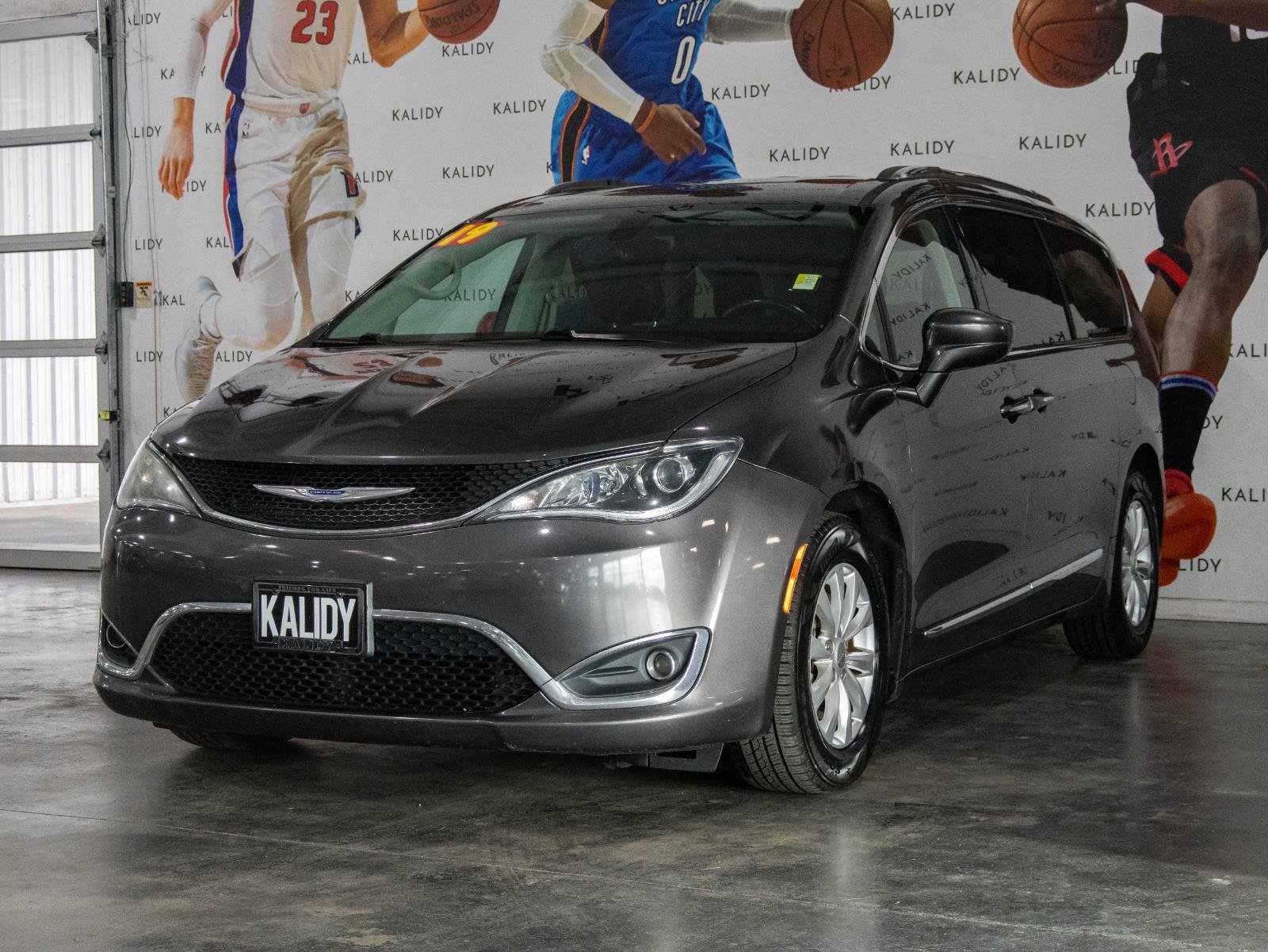 Used 2019 Chrysler Pacifica Touring-L image 20