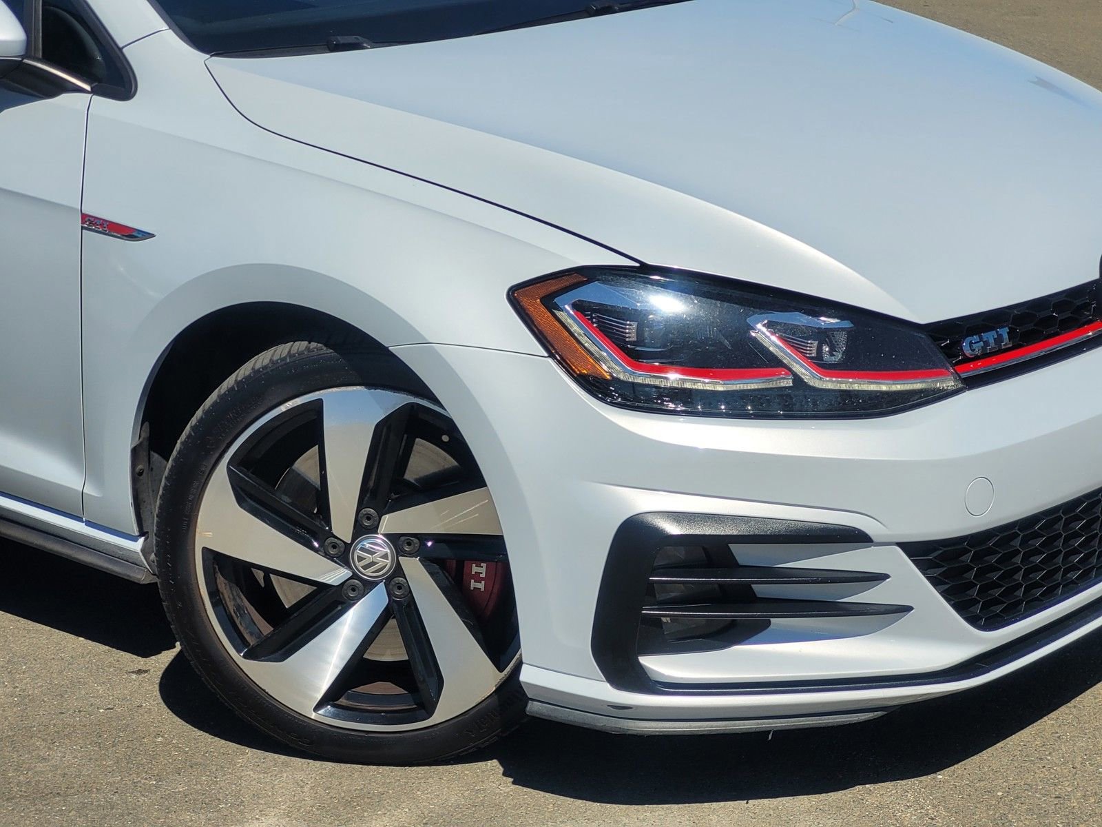 Used 2018 Volkswagen GTI SE image 3