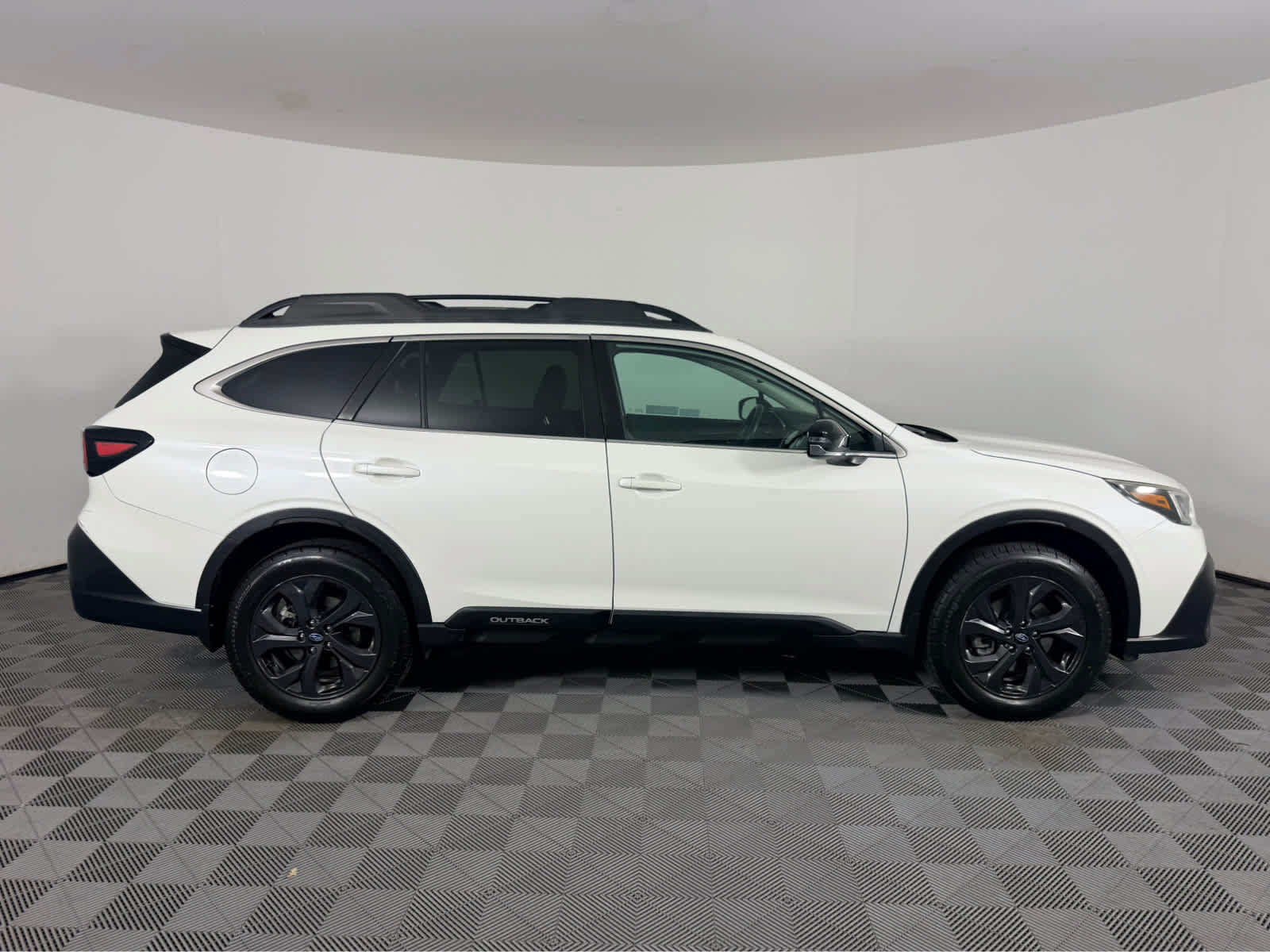 Used 2020 Subaru Outback Onyx Edition XT AWD/4WD image 2