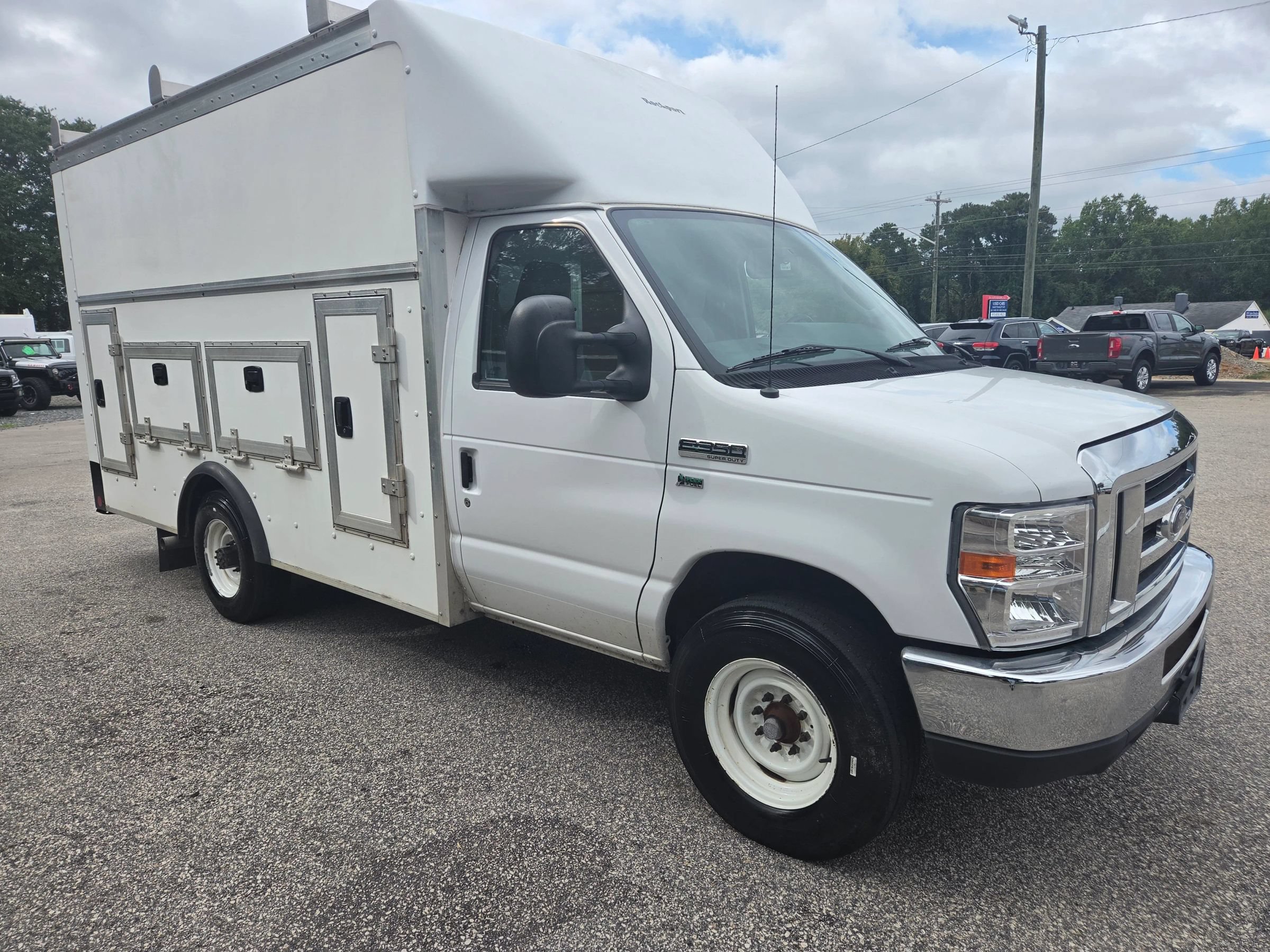 Used 2018 Ford E-350 and Econoline 350 Super Duty w/ Power Windows & Locks Group RWD image 3