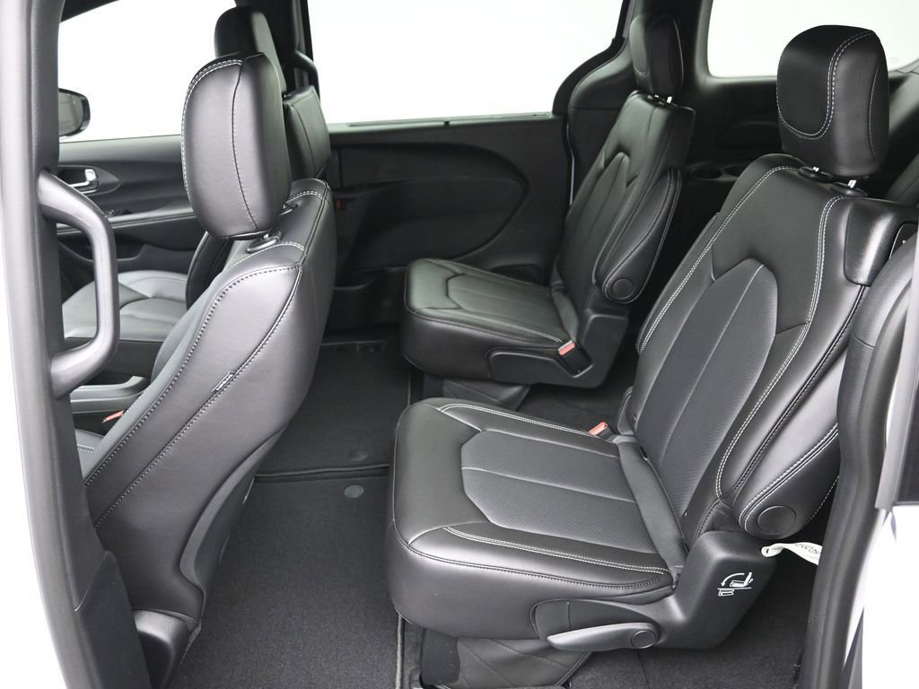 New 2026 Chrysler Pacifica Select image 21