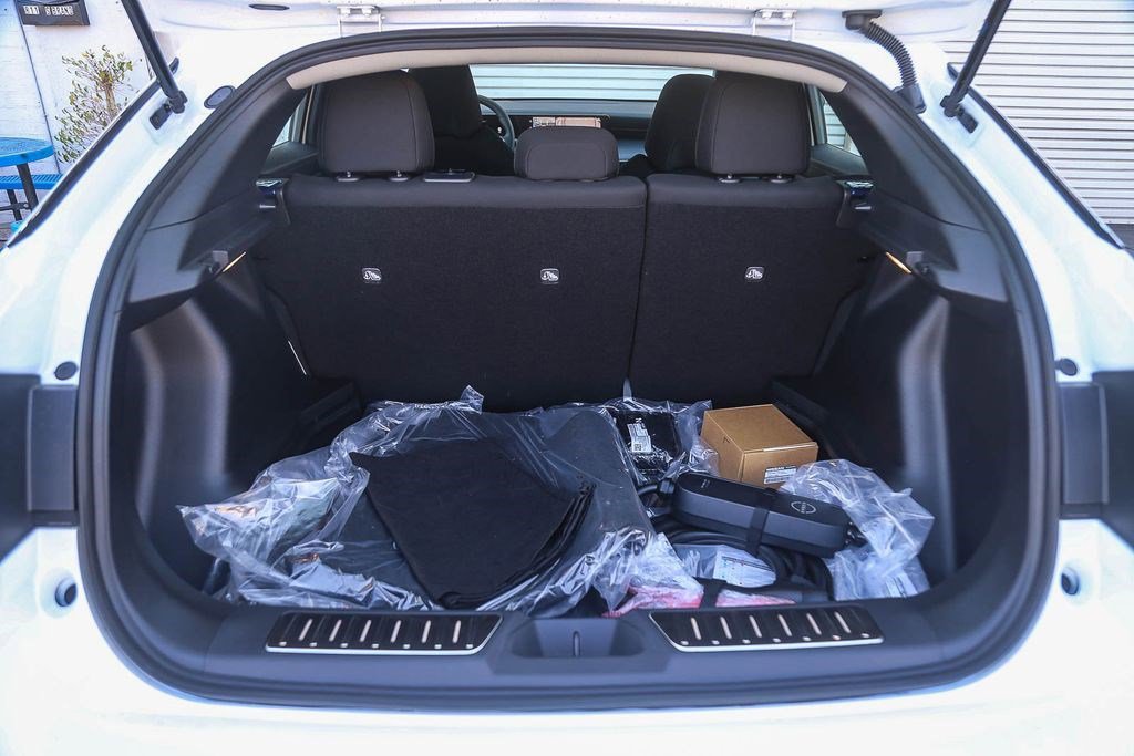New 2026 Nissan Leaf w/ Illuminated Package FWD image 11