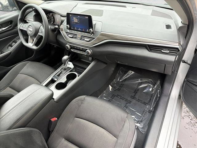 Used 2024 Nissan Altima 2.5 SV image 25