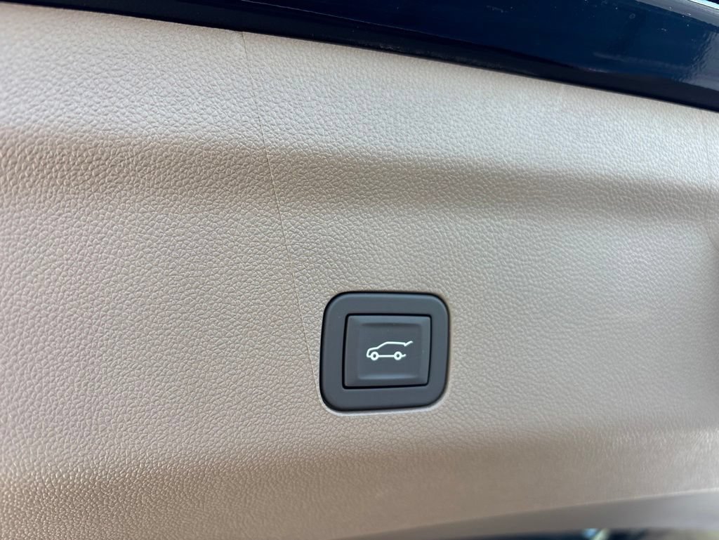 New 2026 GMC Yukon XL Denali w/ Sun & Power Step Package AWD/4WD image 8