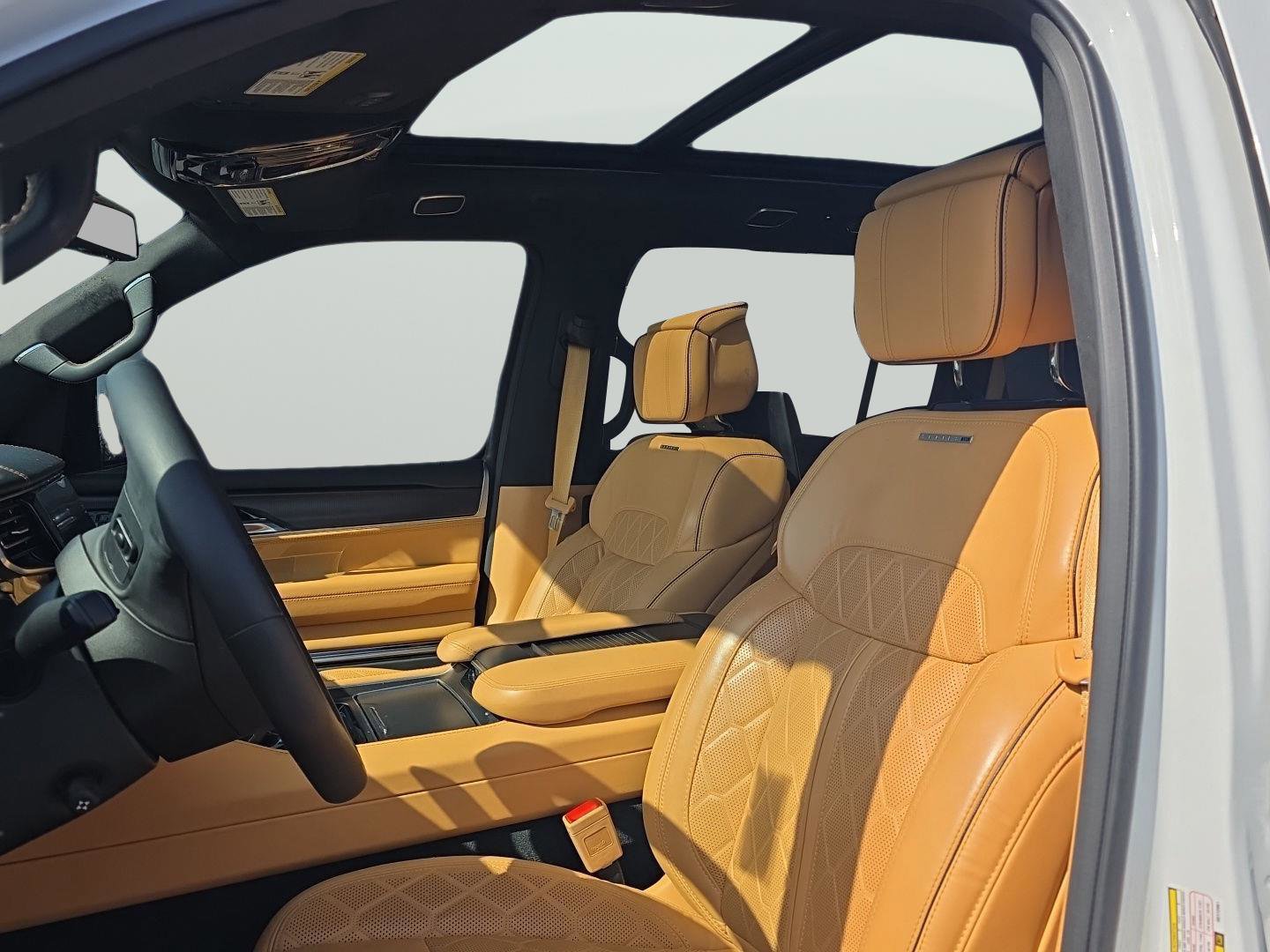 Used 2024 Jeep Grand Wagoneer Series III w/ Rear Seat Video Group 1 AWD/4WD image 61