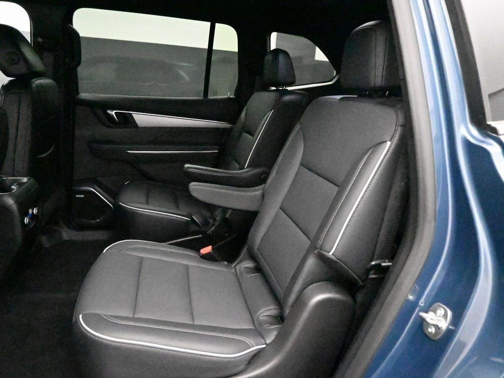 Used 2025 Buick Enclave Preferred AWD/4WD image 22