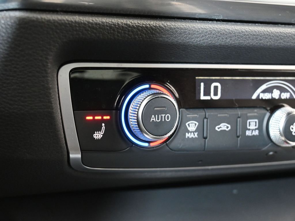 Used 2025 Audi Q3 2.0T Premium image 28