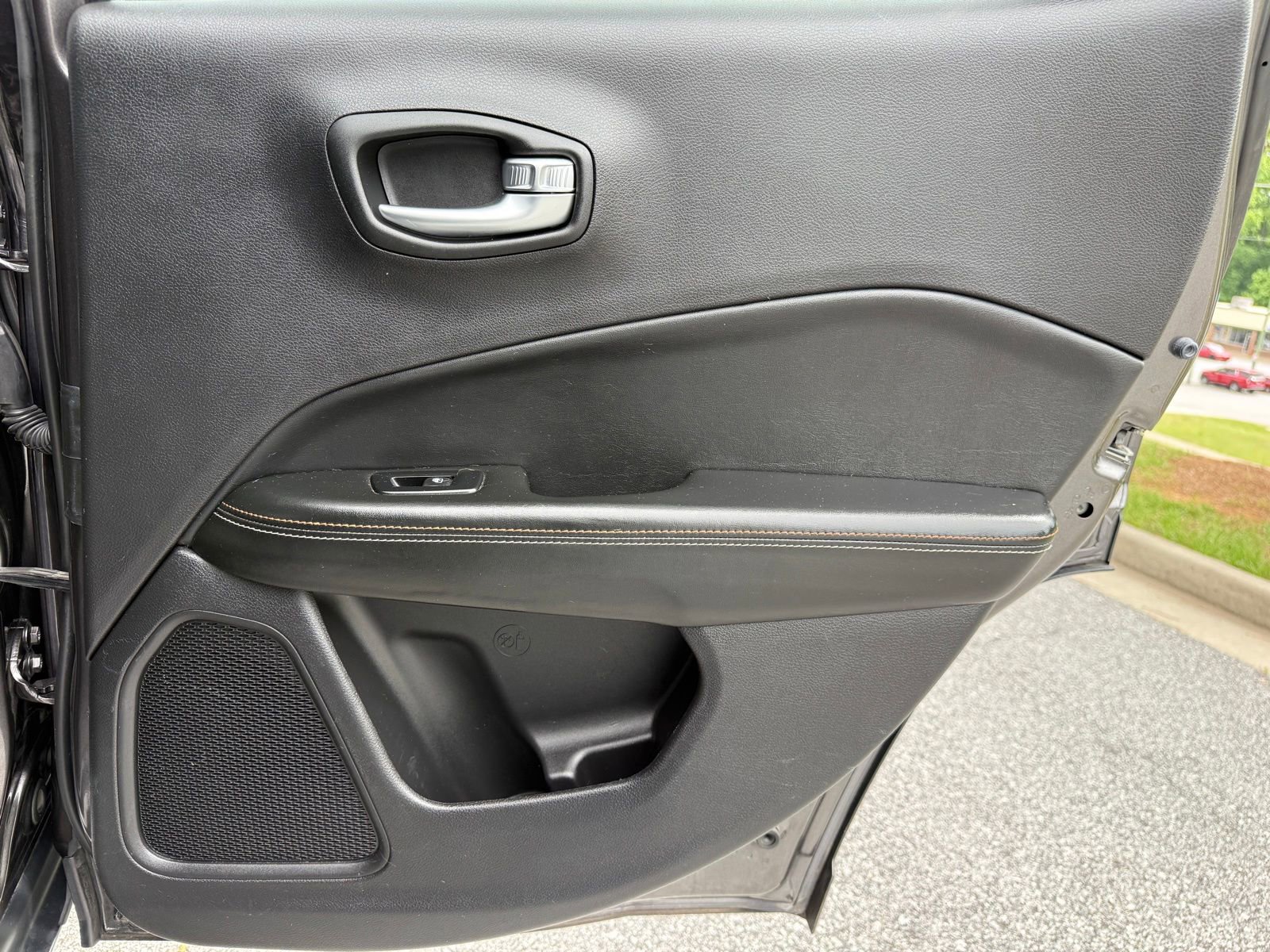 Used 2018 Jeep Compass Latitude FWD image 44