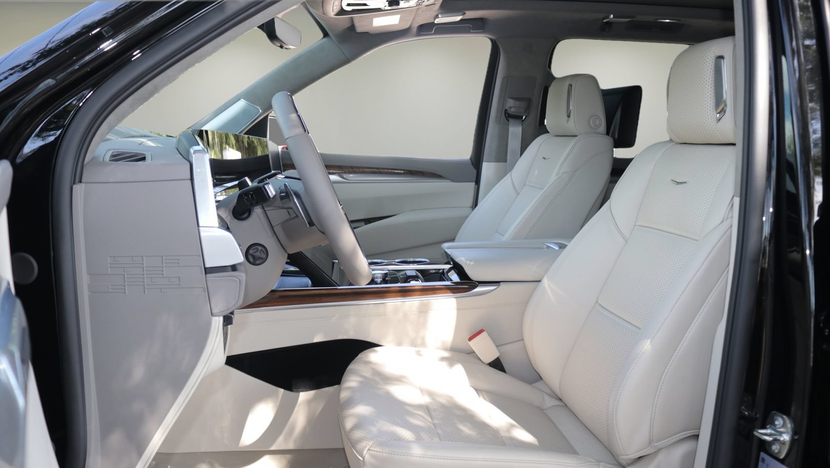New 2026 Cadillac Escalade ESV Platinum Sport w/ LPO, ONYX Package AWD/4WD image 11