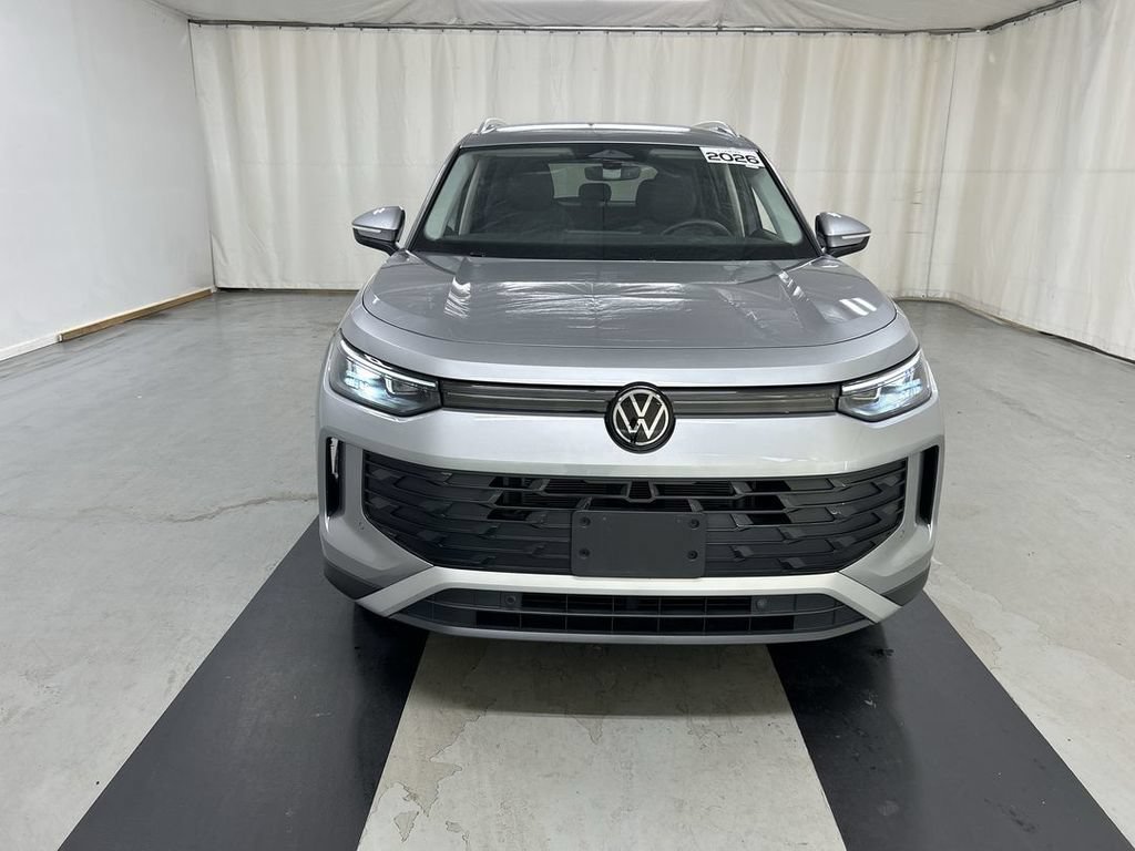 Used 2026 Volkswagen Tiguan SE AWD/4WD image 3
