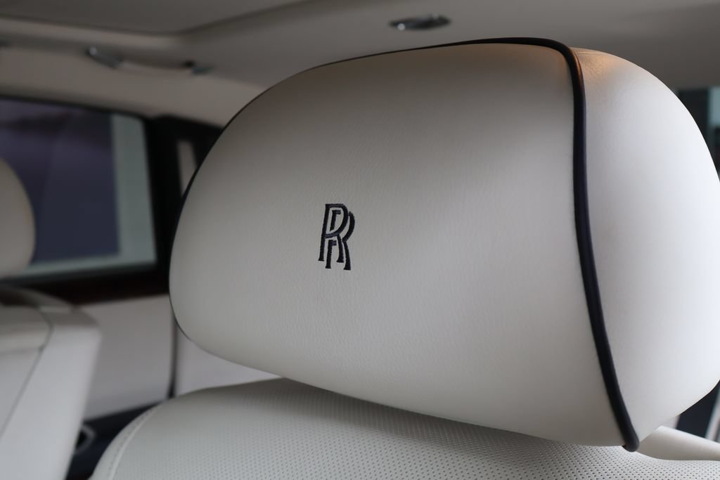 Used 2016 Rolls-Royce Ghost RWD image 18
