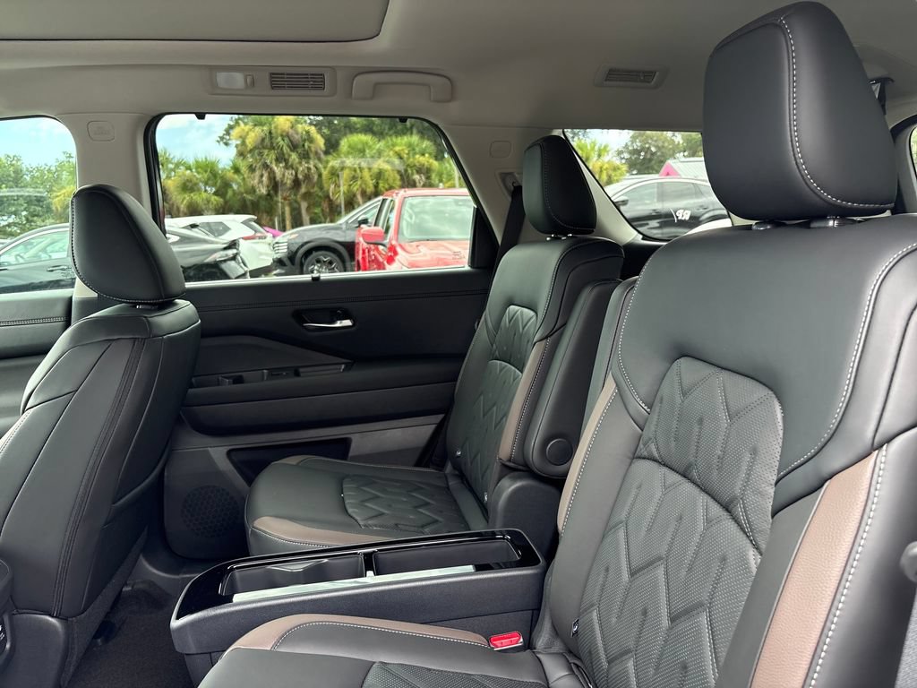 New 2026 Nissan Pathfinder Platinum FWD image 21