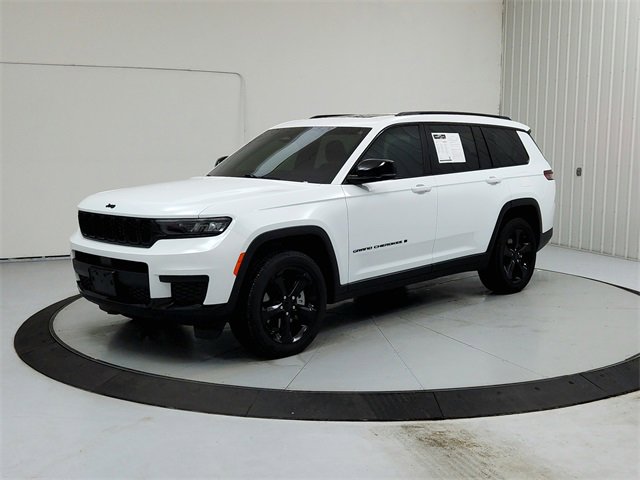 Used 2025 Jeep Grand Cherokee L Altitude image 3