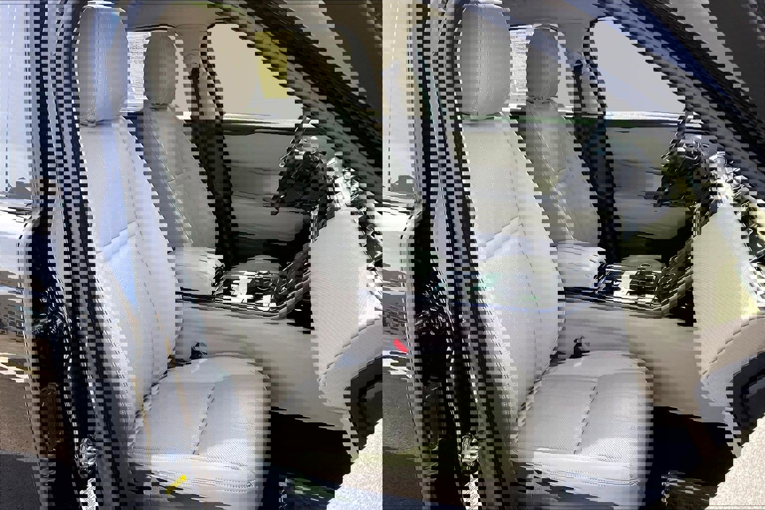 Used 2018 Land Rover Range Rover Velar S image 29