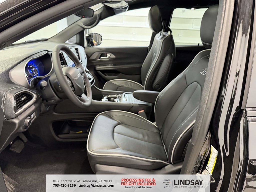 New 2027 Chrysler Pacifica Limited AWD/4WD image 18