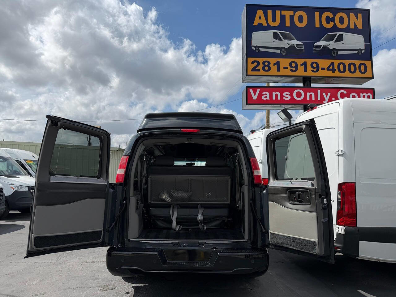 Used 2017 Chevrolet Express 2500 image 22
