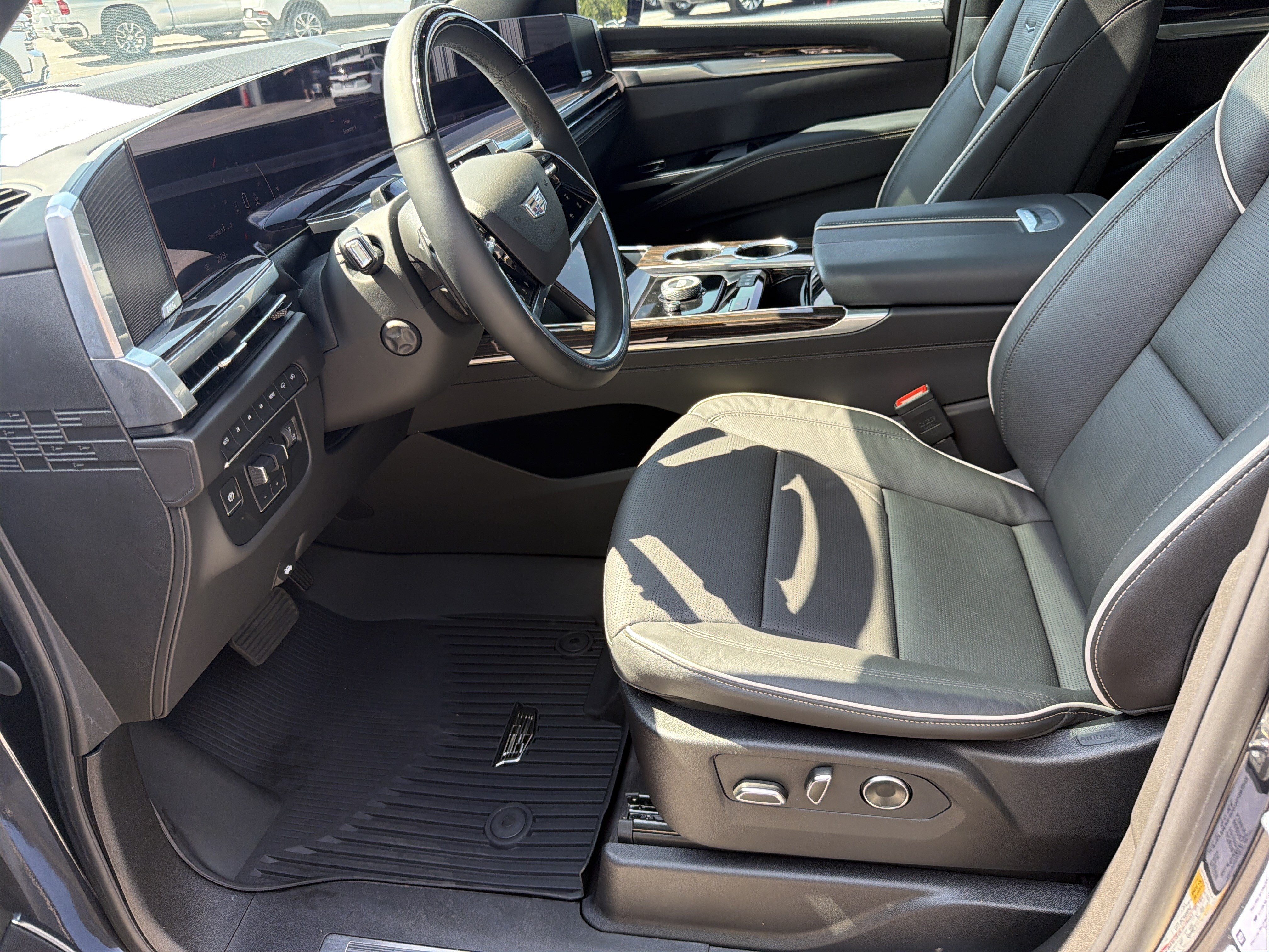 Used 2025 Cadillac Escalade Premium Luxury w/ Touring Package AWD/4WD image 10