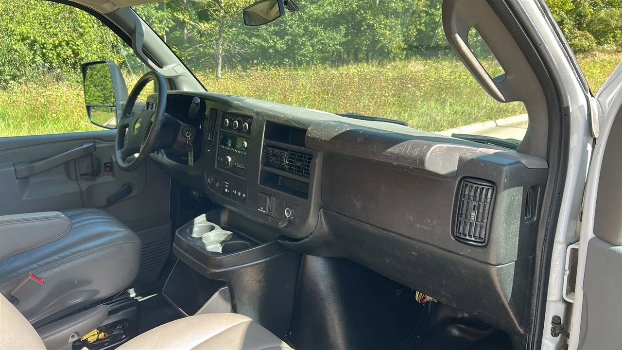 Used 2019 Chevrolet Express 3500 Extended w/ Driver Convenience Package RWD image 46