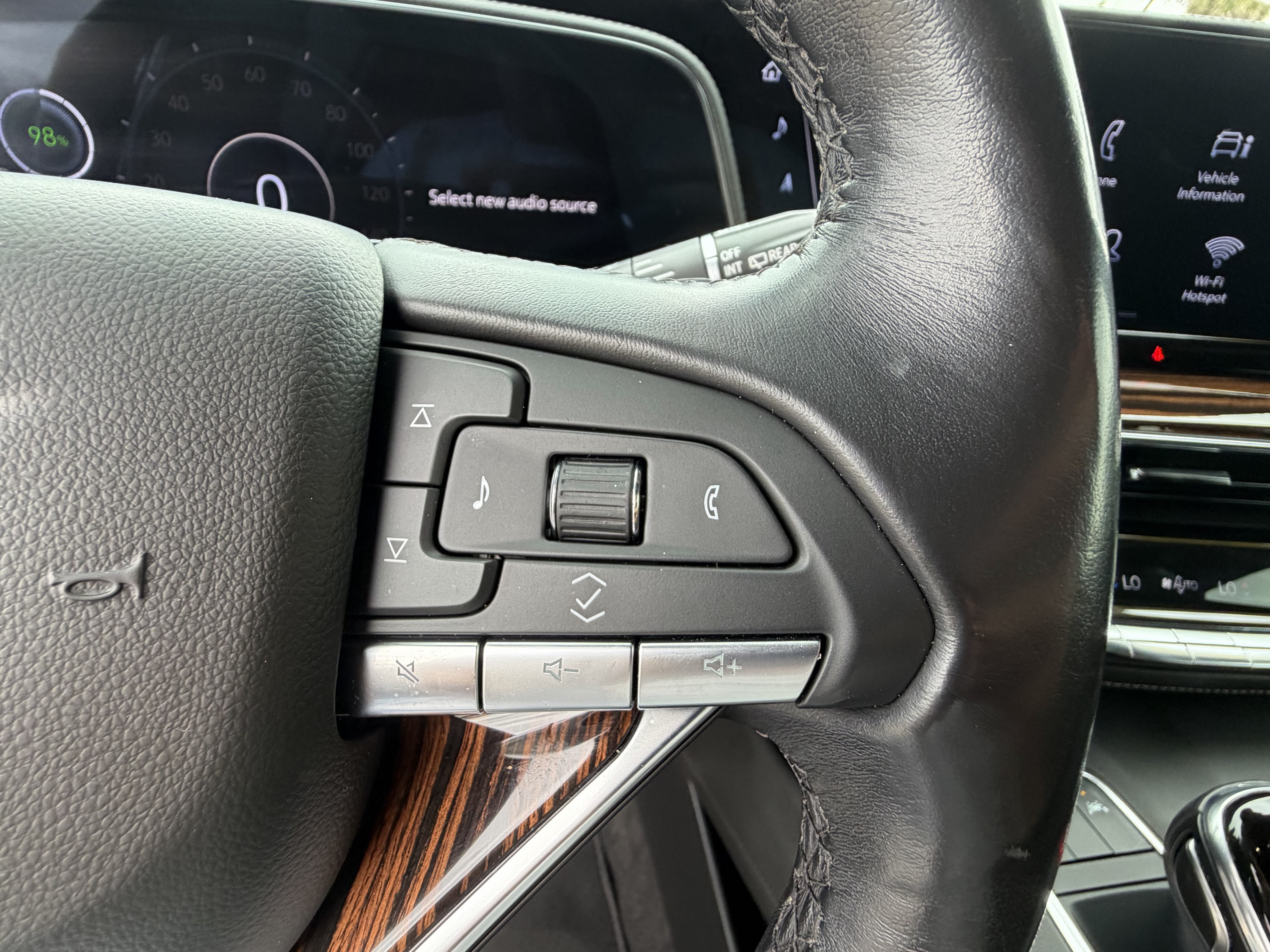 Used 2022 Cadillac Escalade ESV Luxury AWD/4WD image 29