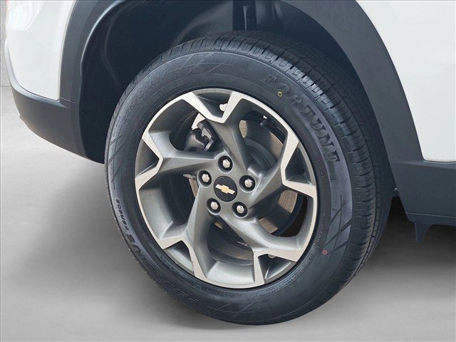 Used 2025 Chevrolet Trax LT w/ LT Convenience Package FWD image 29