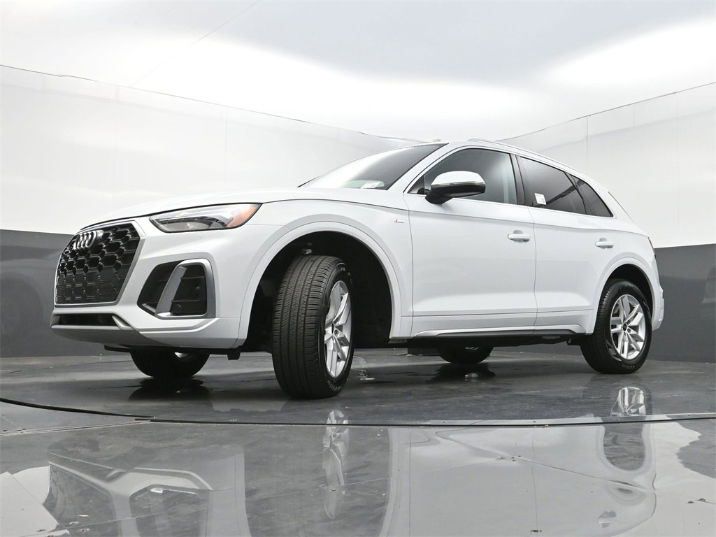 Used 2024 Audi Q5 2.0T Premium w/ Convenience Package image 27