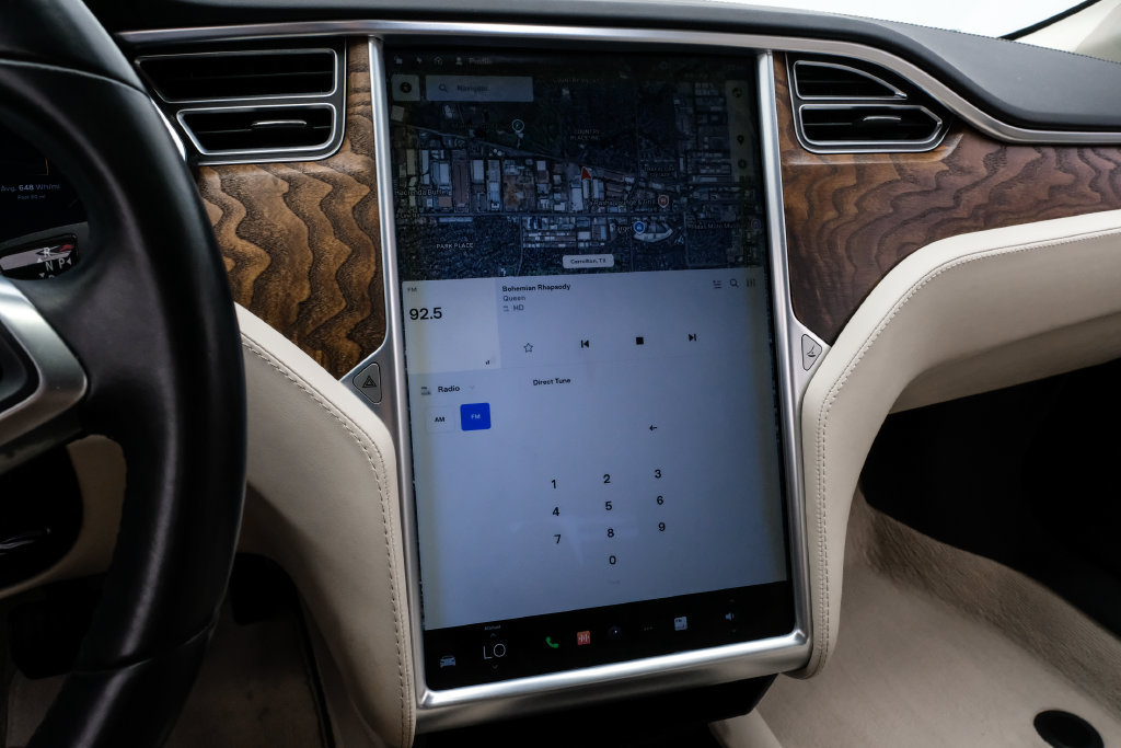 Used 2018 Tesla Model S 75D AWD/4WD image 30