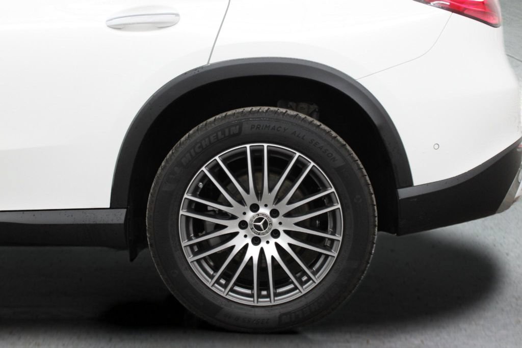 Used 2025 Mercedes-Benz GLC 300 image 8