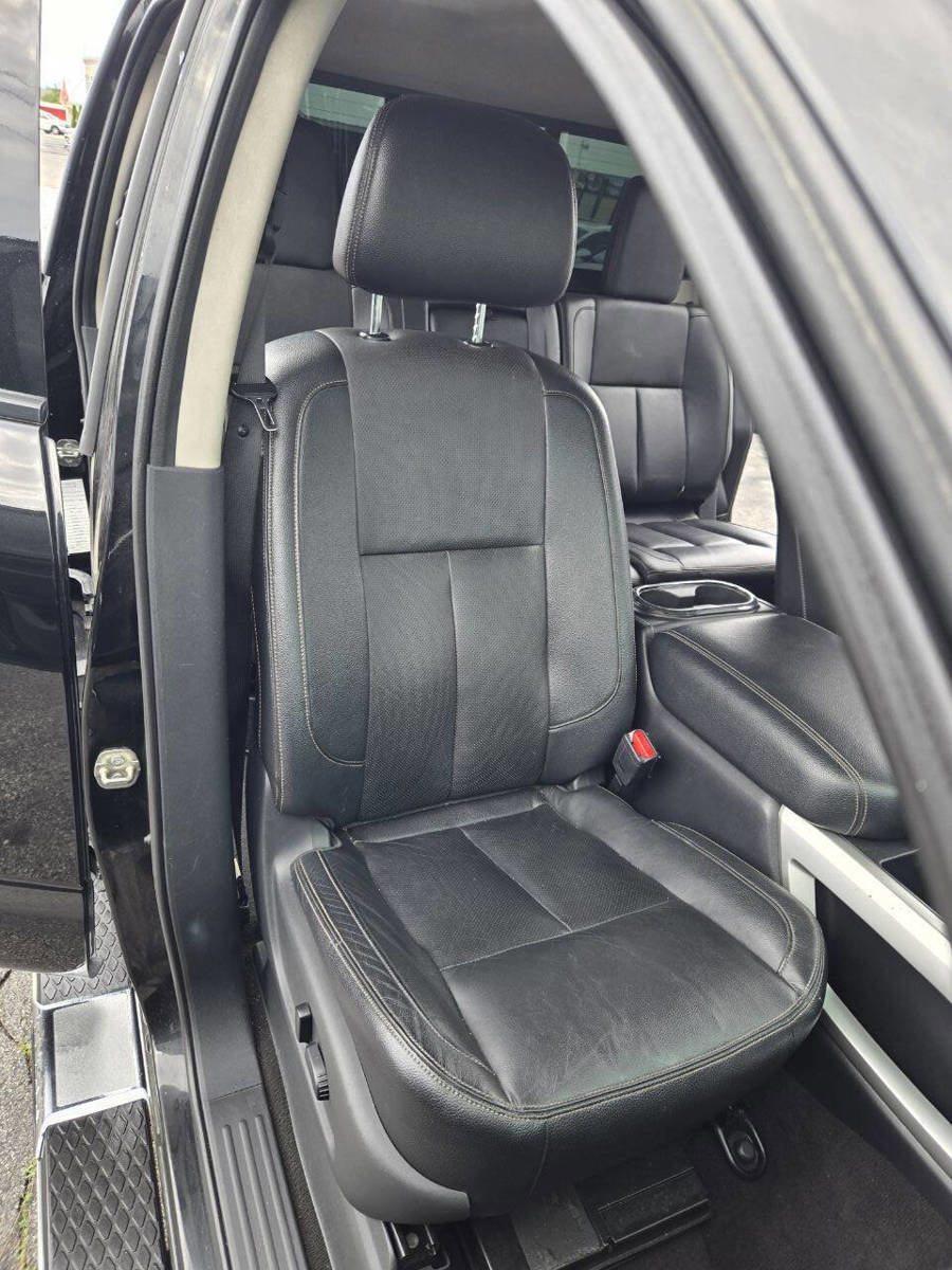 Used 2018 Nissan Titan SL image 23