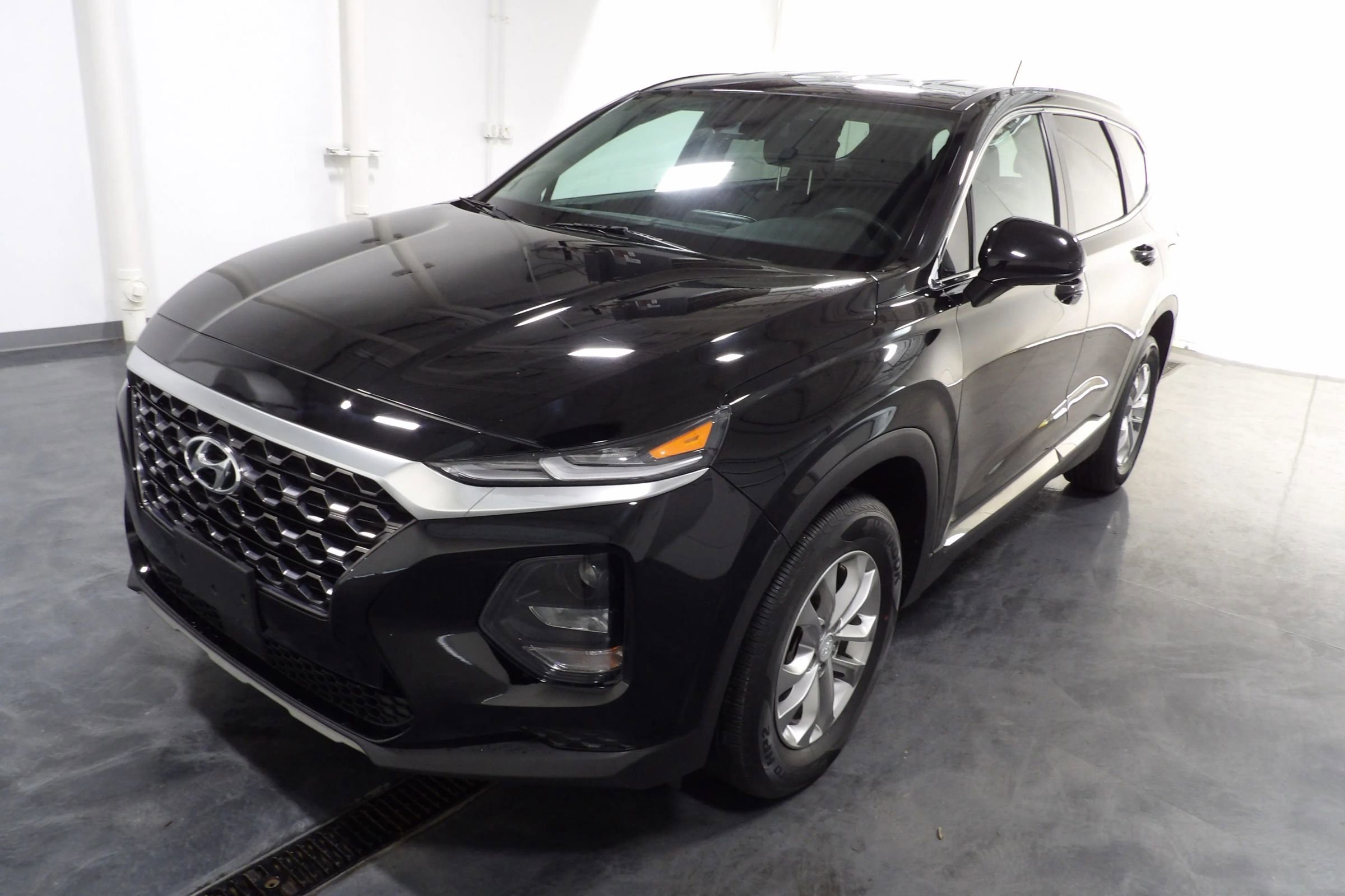 Used 2019 Hyundai Santa Fe SE w/ Cargo Package FWD image 4