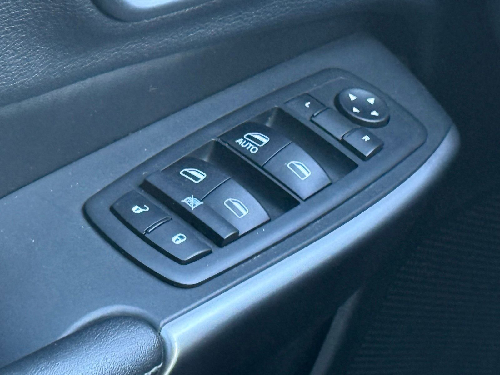 Used 2019 Jeep Cherokee Latitude w/ Popular Appearance Group image 30