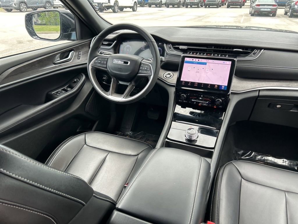 Used 2024 Jeep Grand Cherokee L Limited image 9