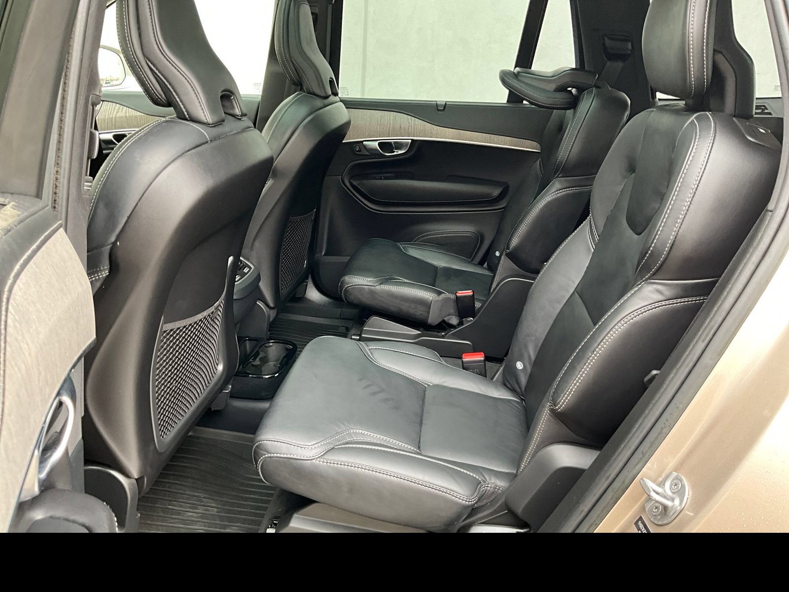 Certified 2023 Volvo XC90 B6 Ultimate w/ Protection Package Premier AWD/4WD image 10