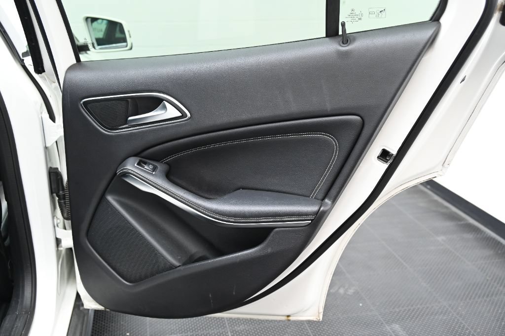 Used 2019 Mercedes-Benz GLA 250 4MATIC image 38