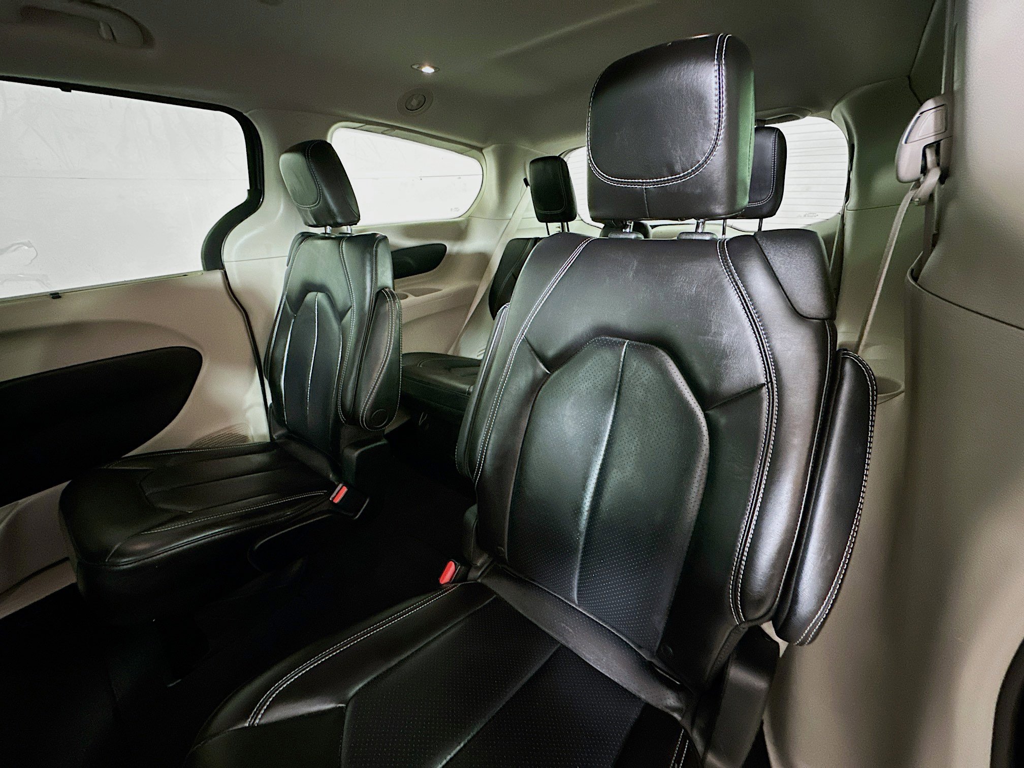 Used 2023 Chrysler Pacifica Touring-L FWD image 22