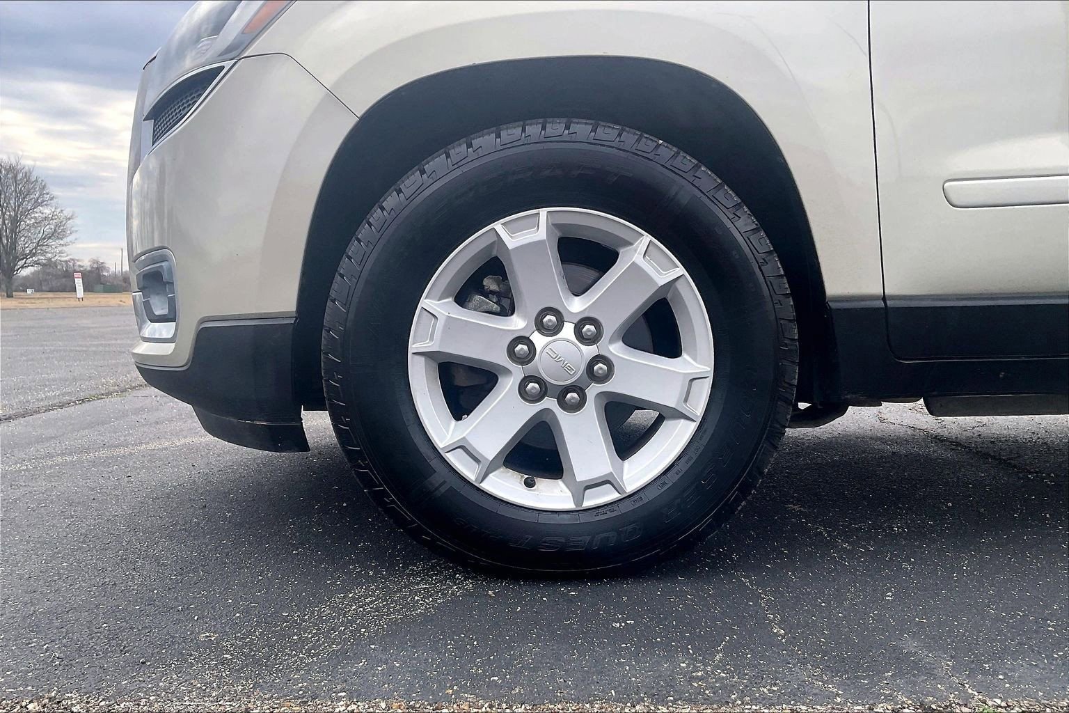 Used 2013 GMC Acadia SLE image 9