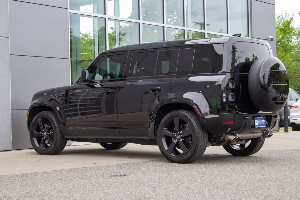 Used 2025 Land Rover Defender 110 V8 AWD/4WD image 8