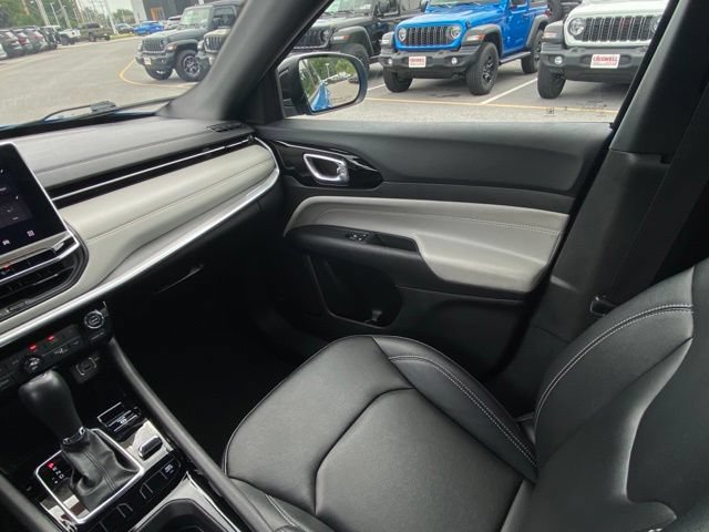 Used 2025 Jeep Compass Limited AWD/4WD image 27