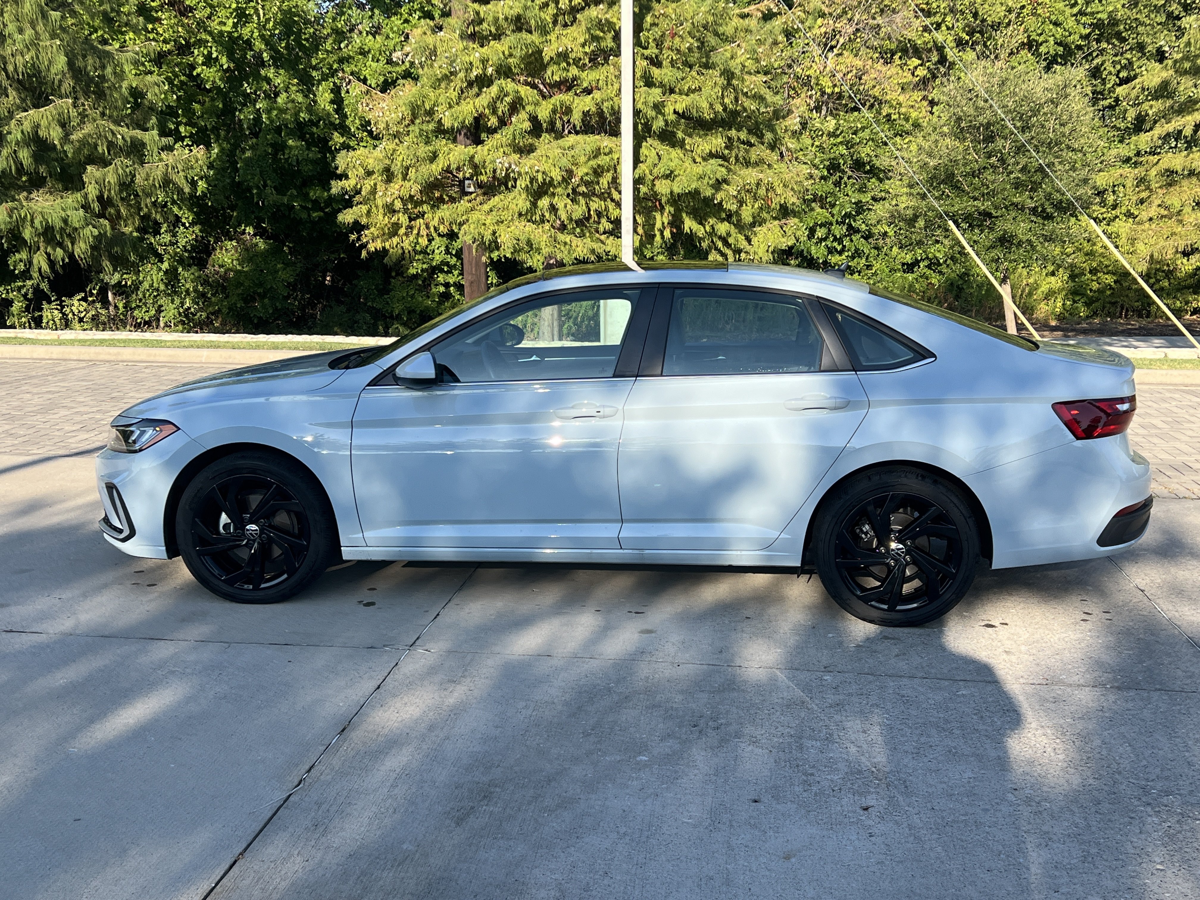 Certified 2025 Volkswagen Jetta SE w/ Sunroof Package FWD image 6
