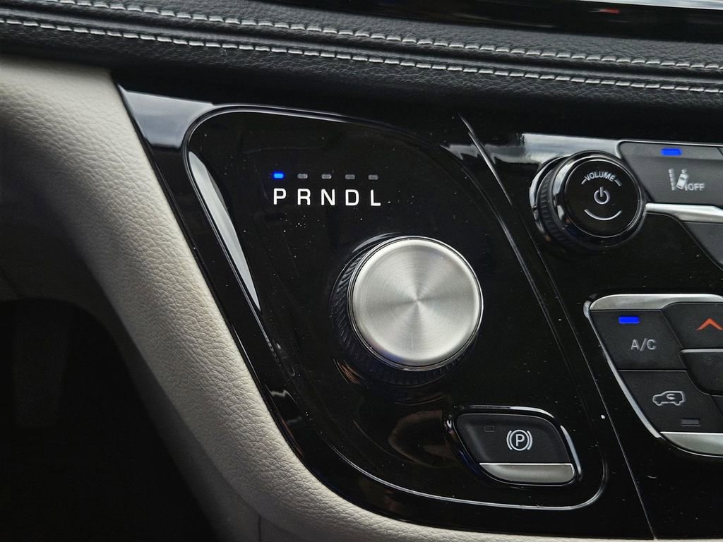 Used 2024 Chrysler Pacifica Select image 23